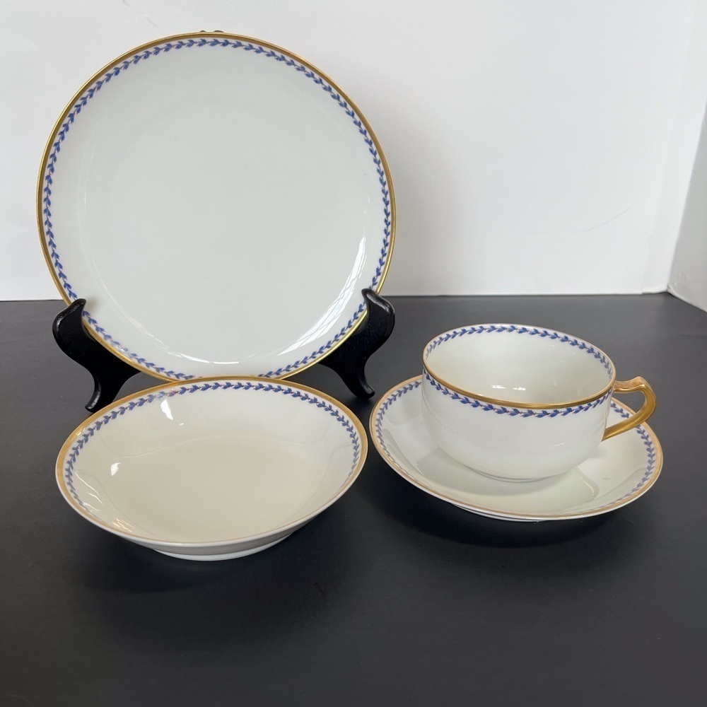 Haviland & Co. Limoges Luncheon Set White with Gold and Royal Blue Ivy Pattern - Picture 11 of 11